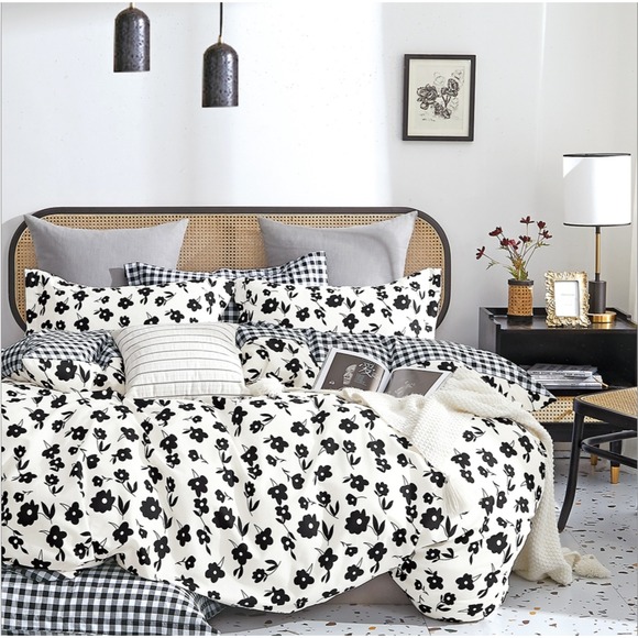 Hepburn Black White Floral 100% Cotton Reversible Duvet Cover Set Monochrome